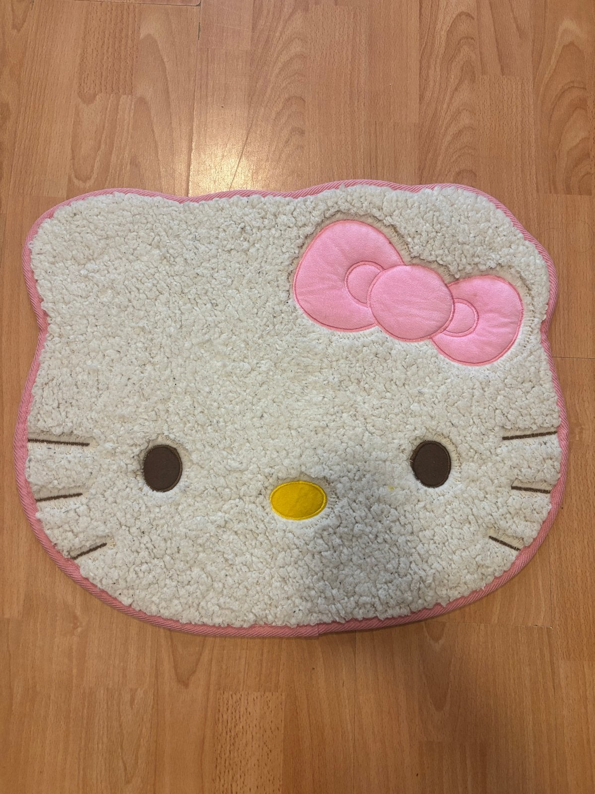 Leuk Hello Kitty vloerkleedje, Ophalen, Wit, 50 tot 100 cm, Zo goed als nieuw