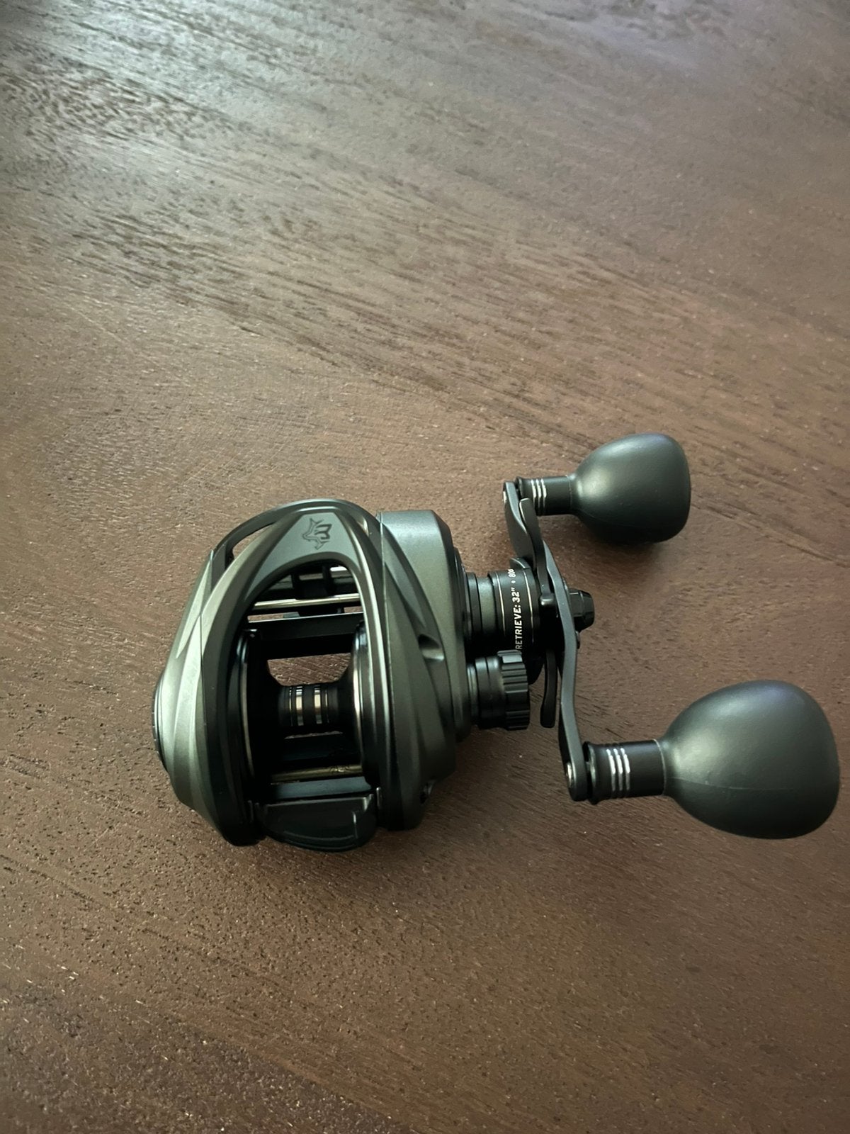 Abu Garcia Beast 200LP-RH, Ophalen of Verzenden, Zo goed als nieuw, Molen