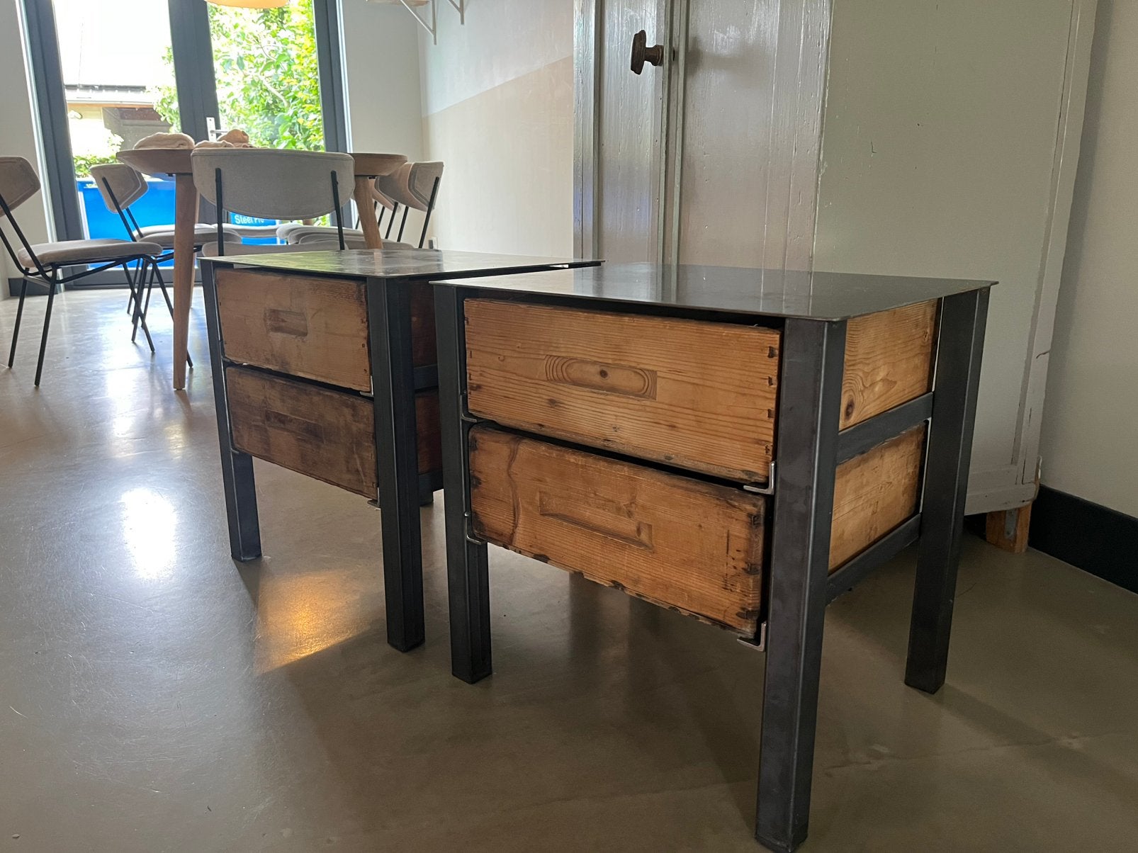 Stoere nachtkastjes vintage en staal, Ophalen, Metaal of Aluminium, Zo goed als nieuw, 45 tot 65 cm