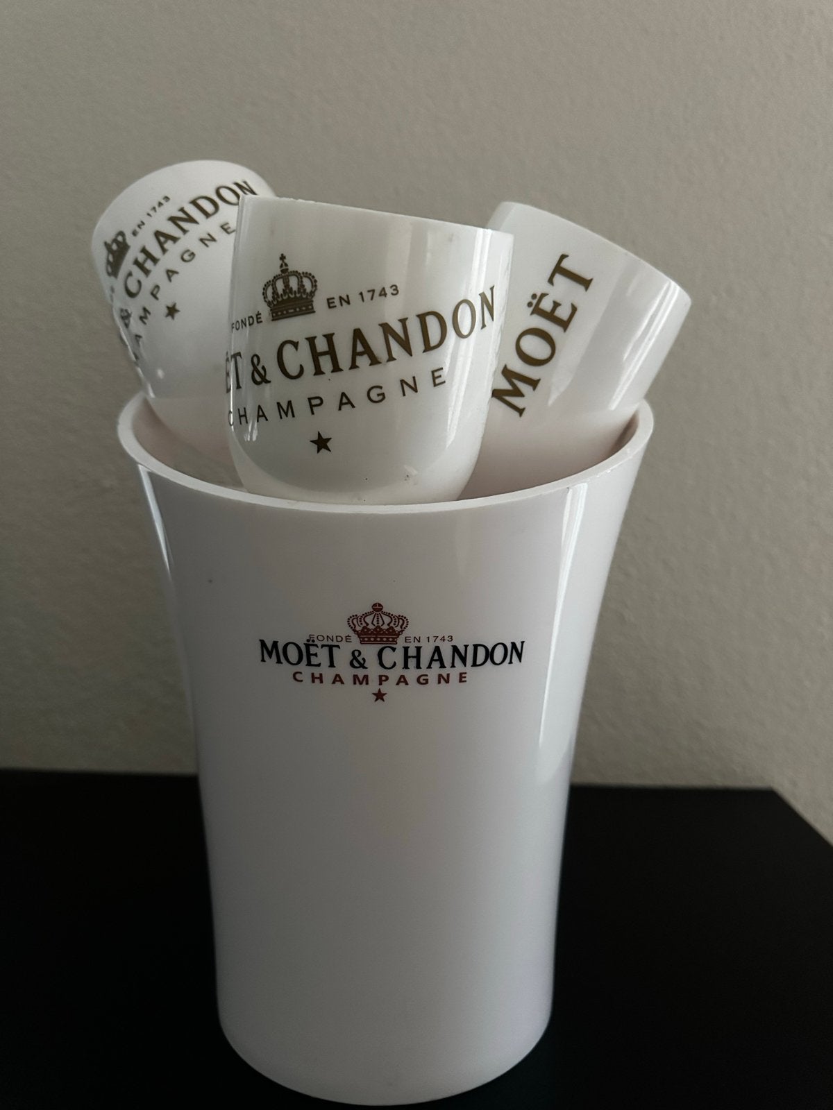 Moët & Chandon Champagnekoeler met 3 glazen(plastic), Flessenkoeler, Kunststof, Ophalen of Verzenden, Zo goed als nieuw