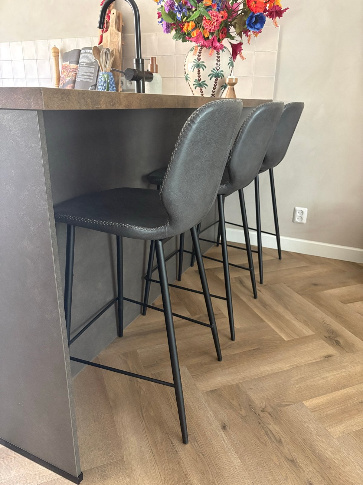 By-Boo Seashell Barstoel - barkruk - kruk, Huis en Inrichting, Barkrukken, Zo goed als nieuw, 60 tot 90 cm, Metaal, 3 krukken