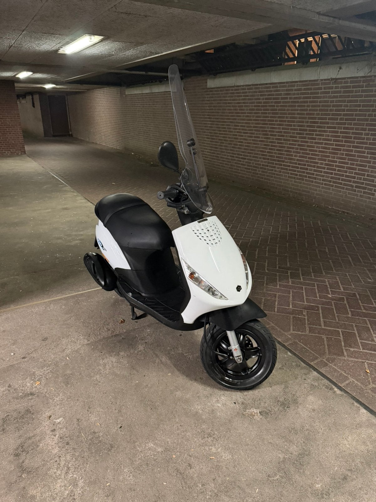Piaggio zip brom tweede eigenaar, Ophalen, Maximaal 45 km/u, Zip, Zo goed als nieuw