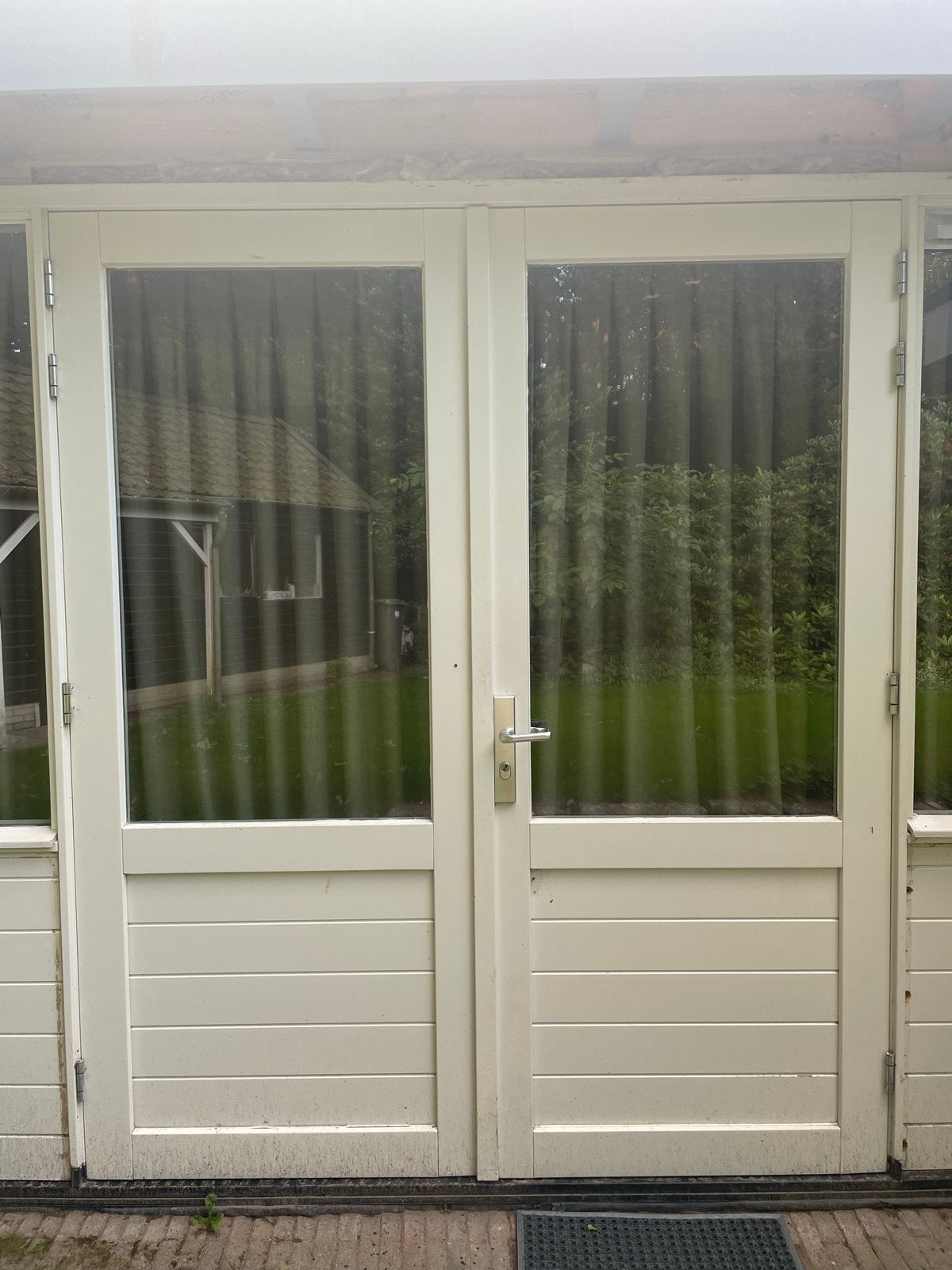 Twee witte tuindeuren met driepuntssluiting en HR++ glas, Ophalen, Gebruikt, 80 tot 100 cm, Buitendeur