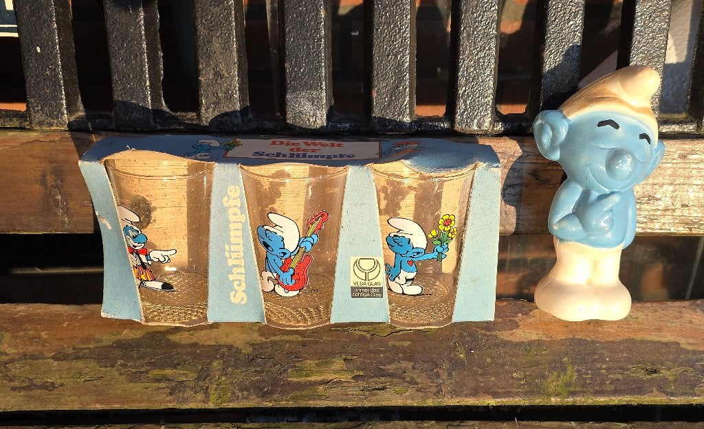 Vintage Smurfen set – 3 glazen + kunststof beeldje, Verzamelen, Smurfen, Ophalen, Gebruikt, Overige Smurfen, Poppetje, Figuurtje of Knuffel