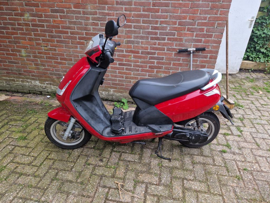 Peugeot vivacity 2 takt- werkt niet., Fietsen en Brommers, Ophalen, Gebruikt, Benzine, Overige modellen