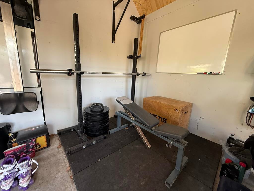 Complete Home Gym Set: Barbell, Squat Stand, Bank, bumperpla, Ophalen, Zo goed als nieuw, Armen, Halterstangen