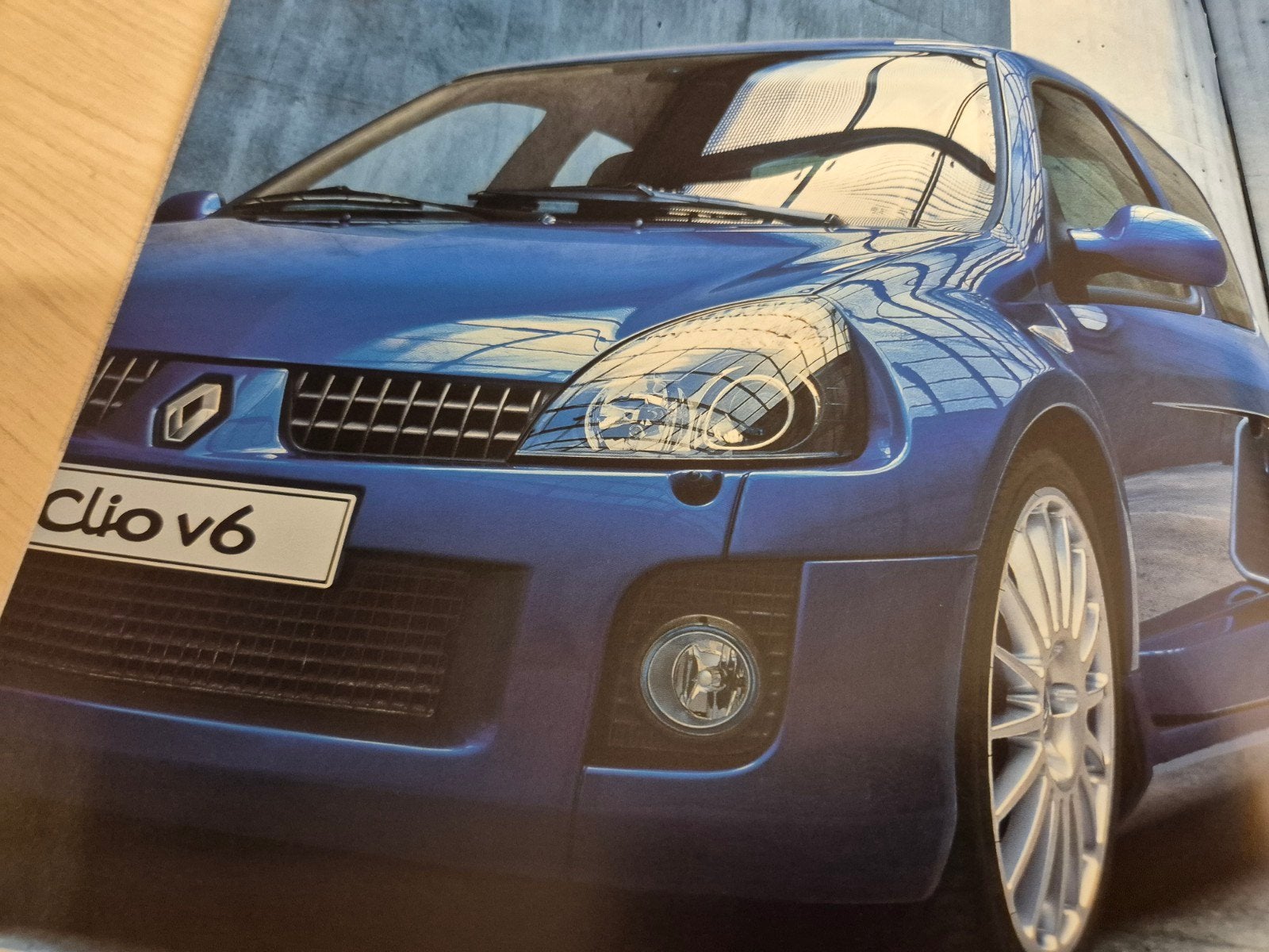 2003 Nederlands Renault Clio V6 Sport middenmotor folder, Ophalen of Verzenden, Zo goed als nieuw, Renault