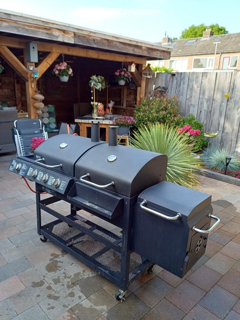 Gas en kolen bbq central park grand brandon, Ophalen