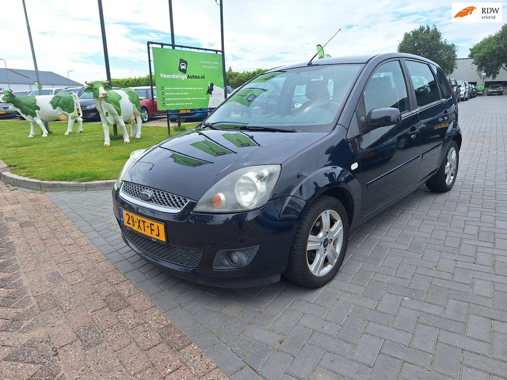 Ford Fiesta 1.4-16V Futura / Betrouwbare auto / APK nieuw bi, Auto's, Voorwielaandrijving, 4 cilinders, Blauw, Metallic lak