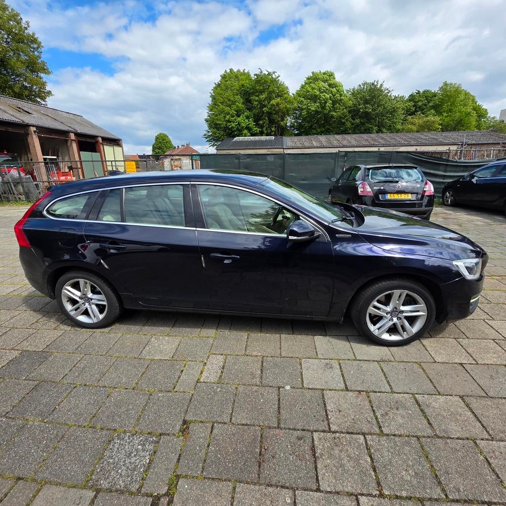 Volvo V60 D6 Twin Engine 288pk Geartronic AWD Plug In Hybrid, Automaat, 1800 kg, Blauw, Vierwielaandrijving