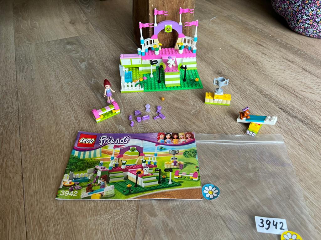 LEGO friends 3942 hondenshow, Ophalen of Verzenden, Zo goed als nieuw