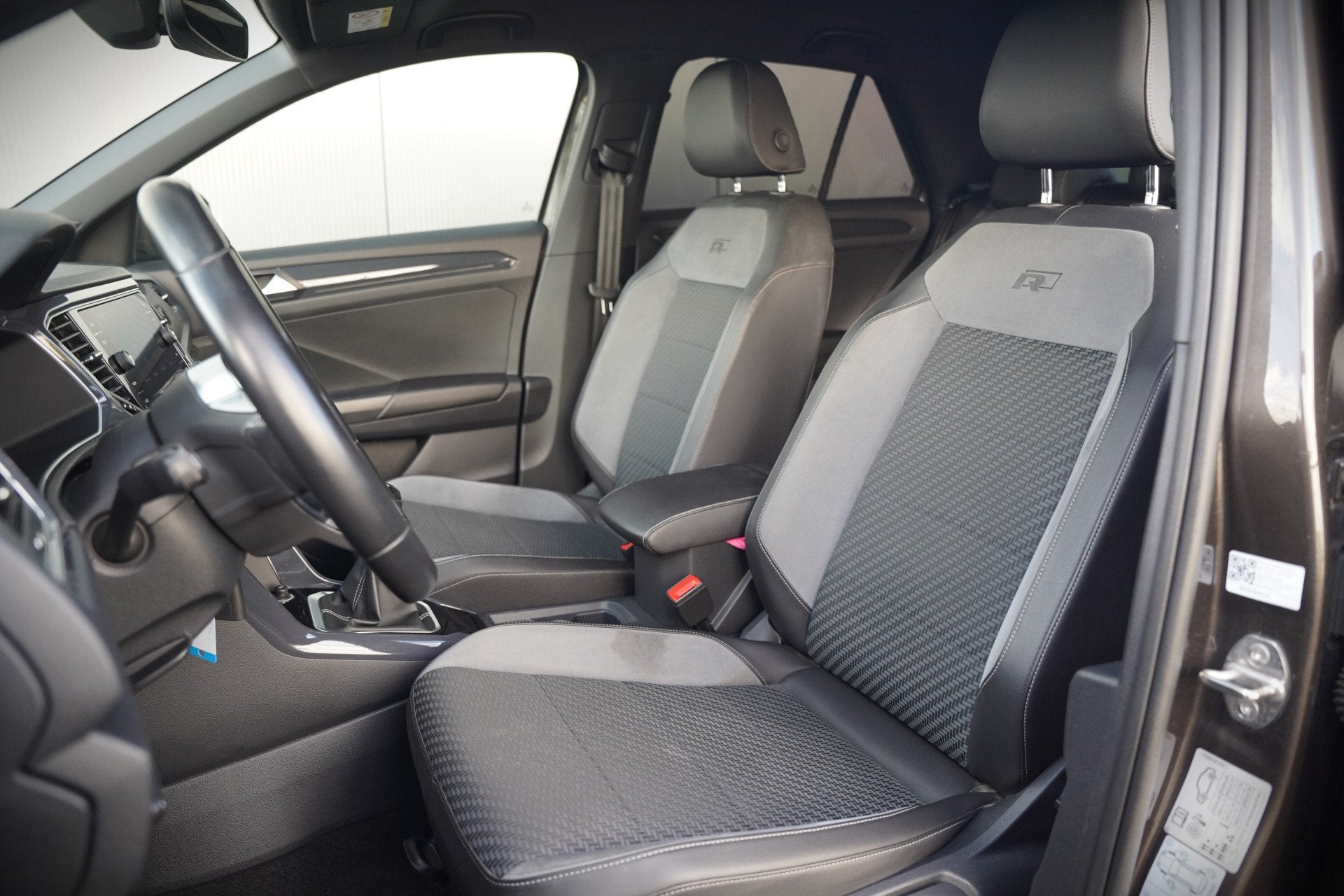 Volkswagen T-Roc 1.5 TSI Sport Business R | R-Line | Adaptiv, Auto's, Volkswagen, Voorwielaandrijving, Zwart, 4 cilinders, Alcantara