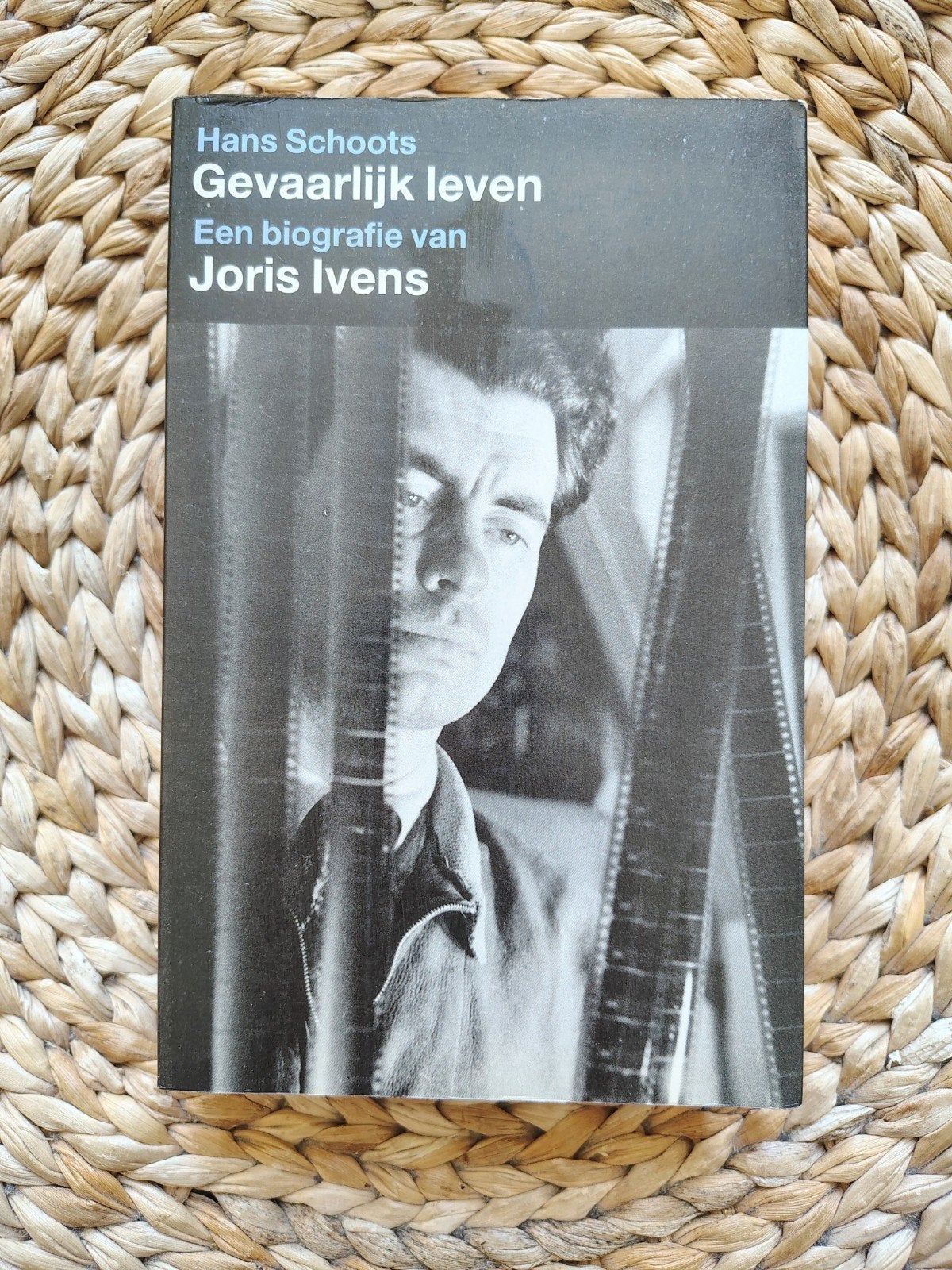 Hans Schoots: Gevaarlijk leven-Een biografie van Joris Ivens, Ophalen of Verzenden, Zo goed als nieuw