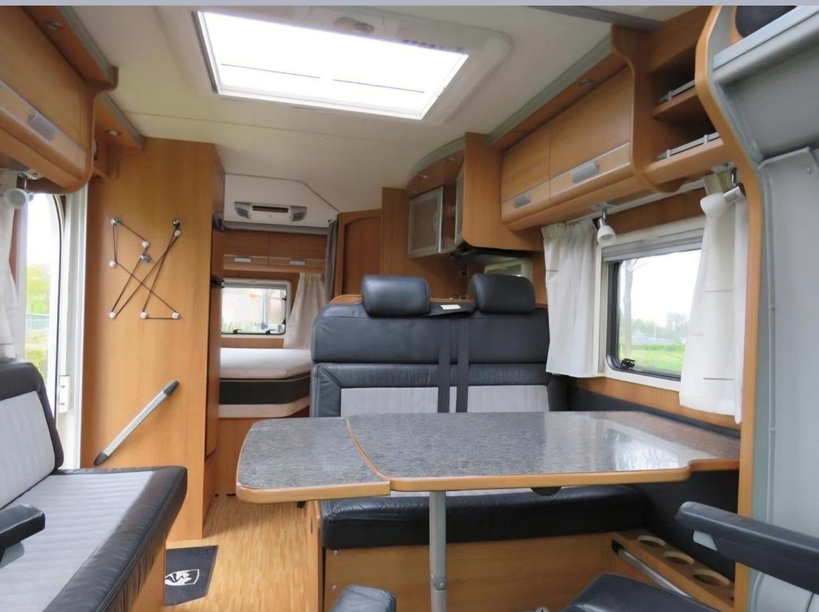 Foto 10 van Dethleffs Globedrome T6501B Half-integraal Camper 160PK!