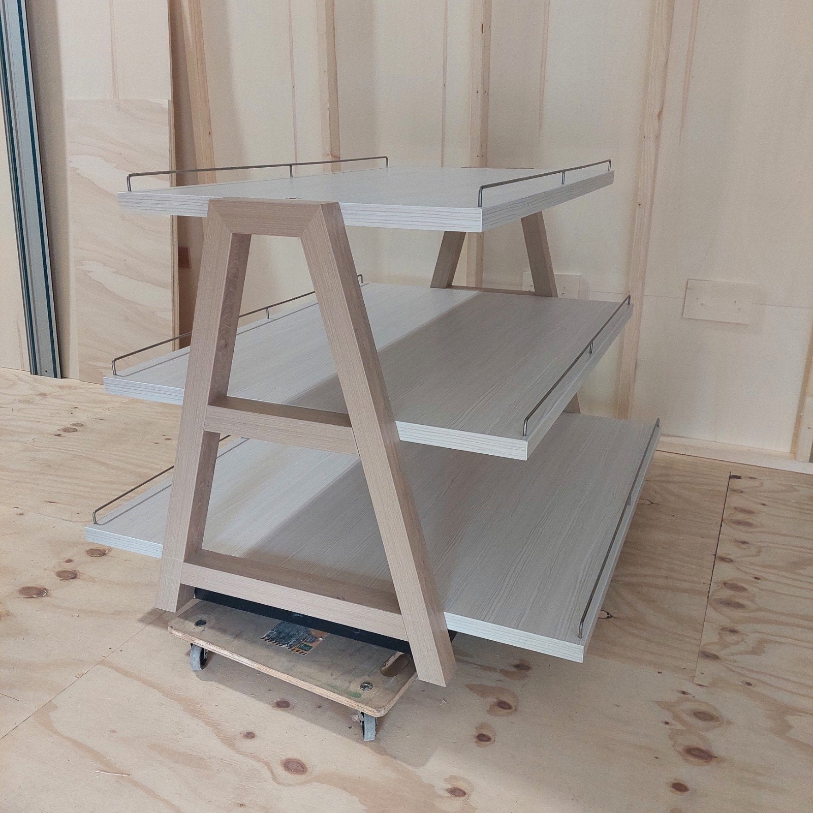 Presentatietafel met 3 planken, Ophalen