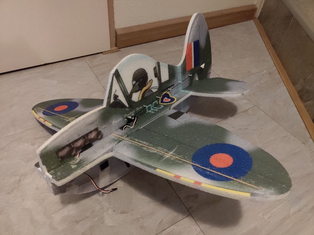 modelvliegtuig - Spitty (Cartoon Spitfire), 1:72 tot 1:144, Zo goed als nieuw, Vliegtuig, Ophalen
