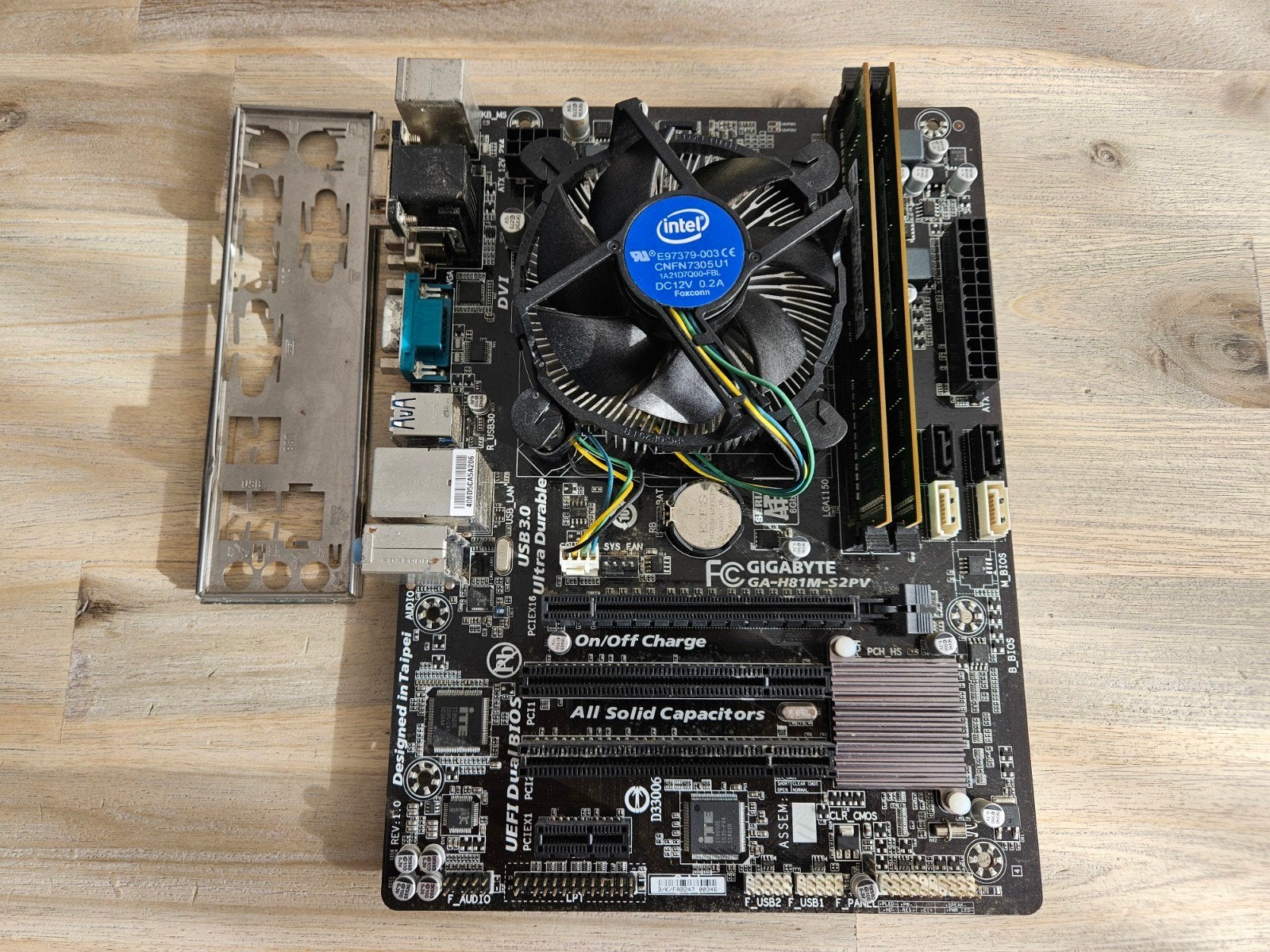 Gigabyte GA-H81M-S2PV i5-4460 8GB, Gebruikt, DDR3, Ophalen of Verzenden, Micro-ATX