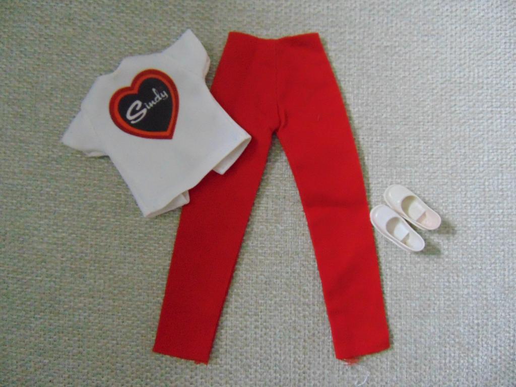 Verschillende soorten Sindy vintage kleding setjes, Verzamelen, Poppen, Ophalen of Verzenden, Gebruikt, Kleertjes