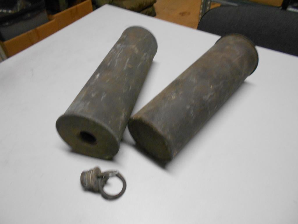 25 ponder huls omgebouwd tot waterkruik wo2 (set 2 stuks), Verzamelen, Ophalen of Verzenden, Landmacht, Engeland, Hulzen of Bodemvondsten