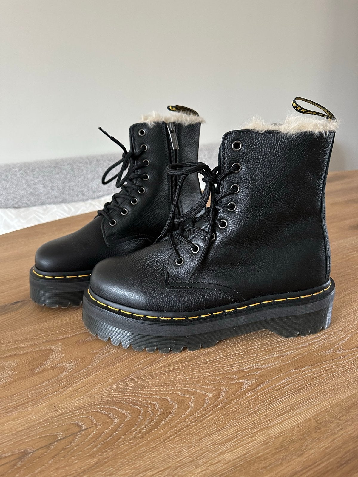Dr. Martens Jadon Veterlaarzen Zwart, maat 40, gevoerd, Kleding | Dames, Ophalen of Verzenden, Zo goed als nieuw, Zwart, Lage of Enkellaarzen