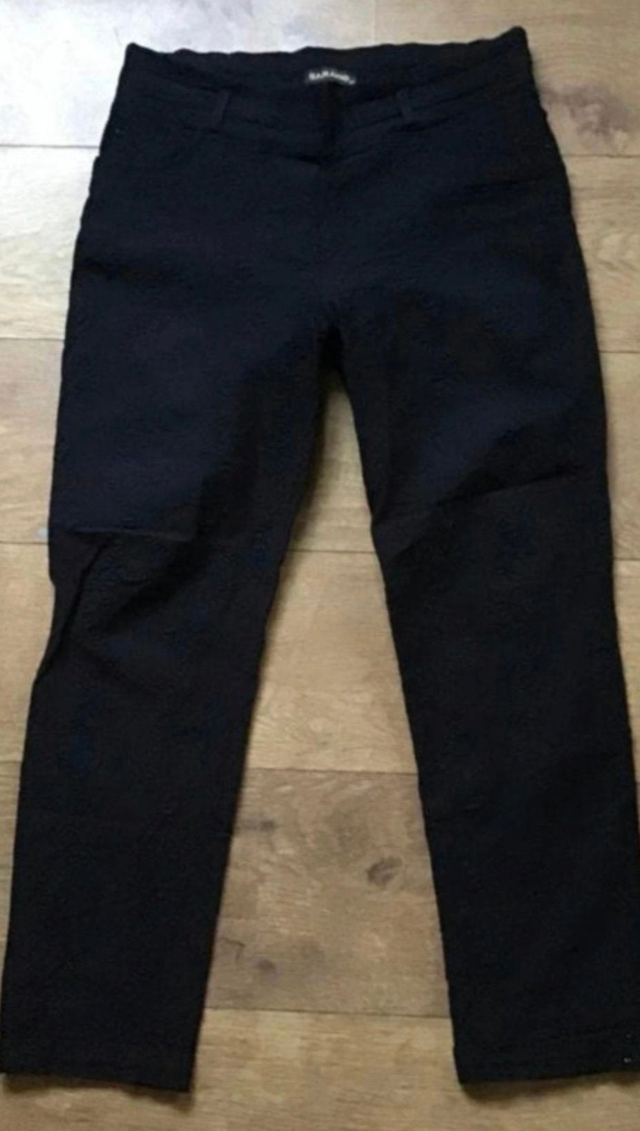 Zwarte broek met reliëf ptroon, merk Saharo - maat 42, Zwart, Maat 42/44 (L), Ophalen of Verzenden, Zo goed als nieuw