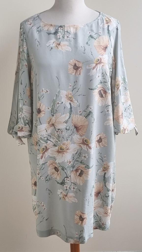 H&M lichtgroen jurkje met bloemen prints mt. 48, H&M, Maat 46/48 (XL) of groter, Ophalen of Verzenden, Zo goed als nieuw