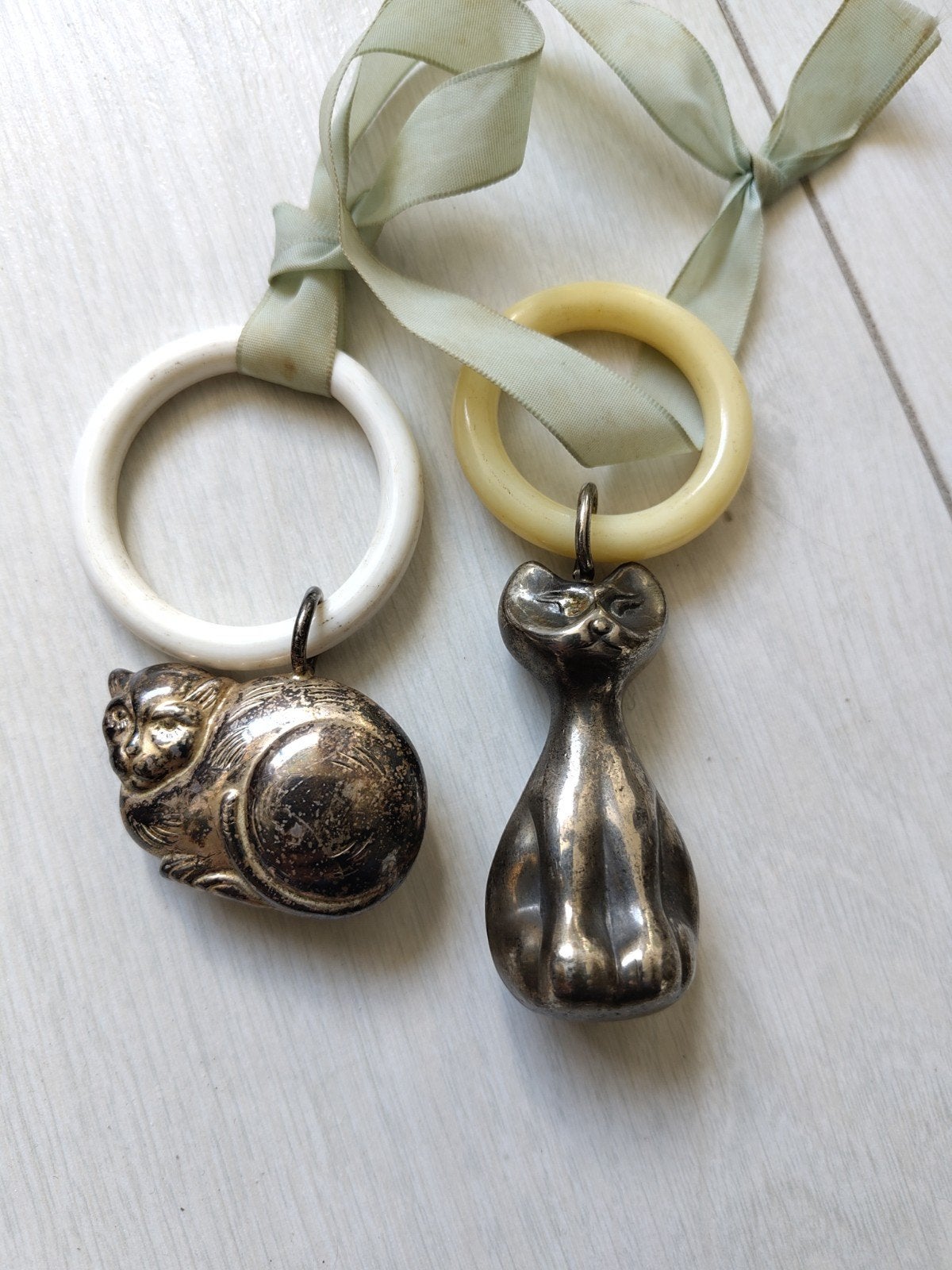 Vintage Kat Rammelaars met Ringen en Lint, Ophalen of Verzenden