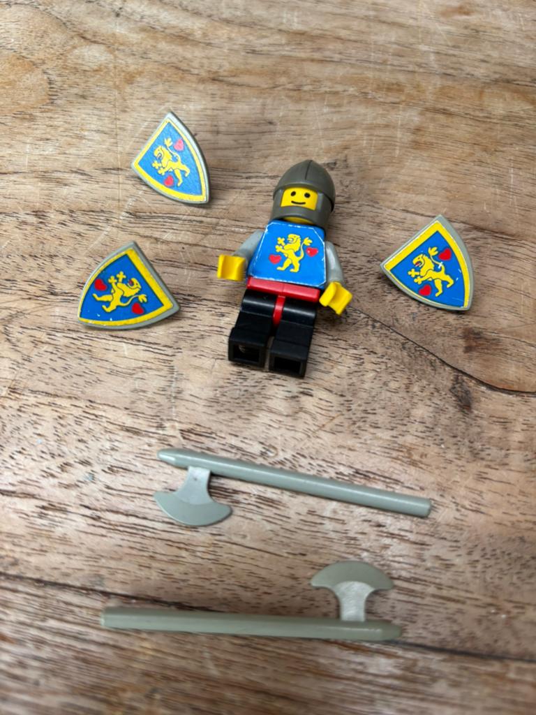 Oude lego ridden 3 schildjes en 2 bijlen 1592, Ophalen, Gebruikt, Lego