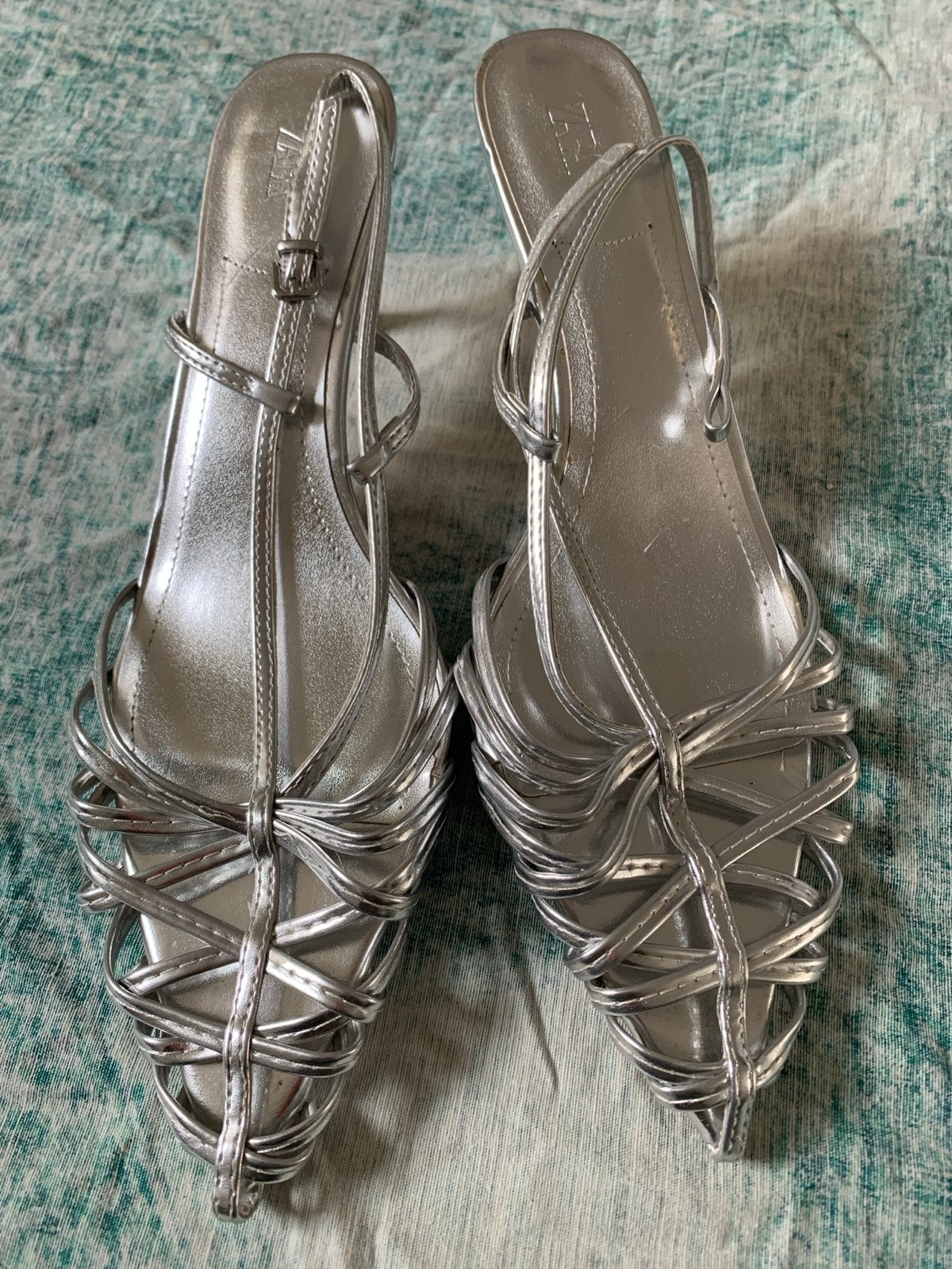 Nieuwe Zara sandalen dames maat 42 - Zilverkleurig, Ophalen of Verzenden, Nieuw, Overige kleuren, Sandalen of Muiltjes