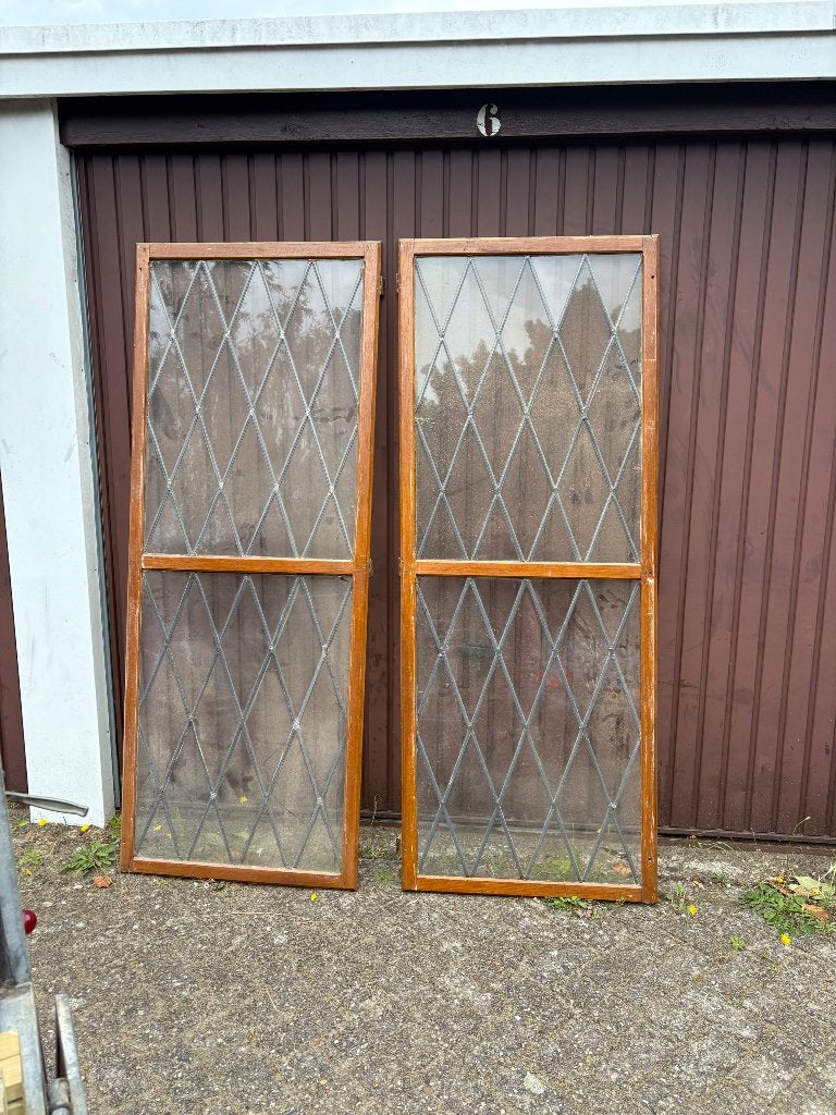Eiken voorzetramen met glas in lood, Ophalen