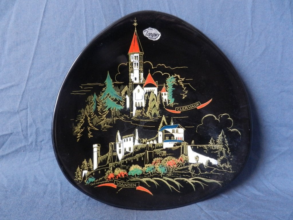 Driehoekig wandbord met Clervaux Vianden door Longwy b 27 cm, Antiek en Kunst, Ophalen of Verzenden