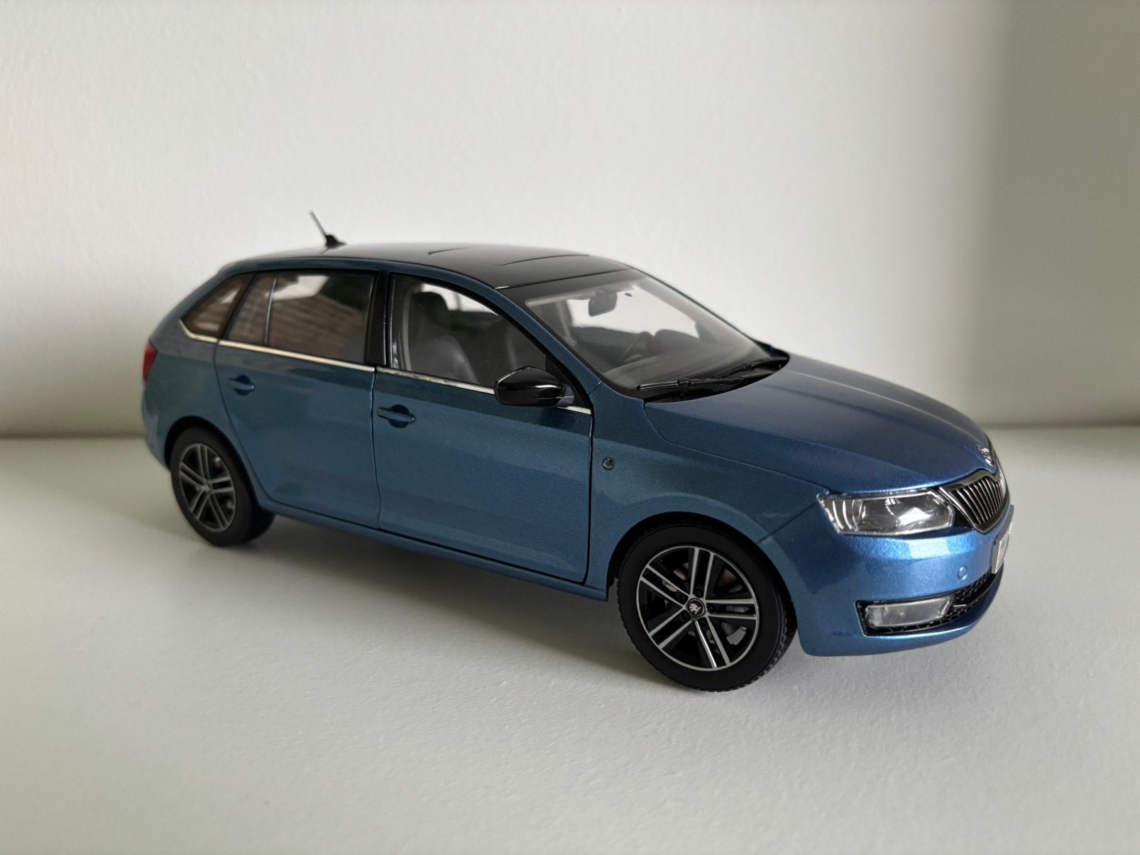 Skoda Rapid Spaceback 1/18, Ophalen of Verzenden, Nieuw, Auto, Overige merken
