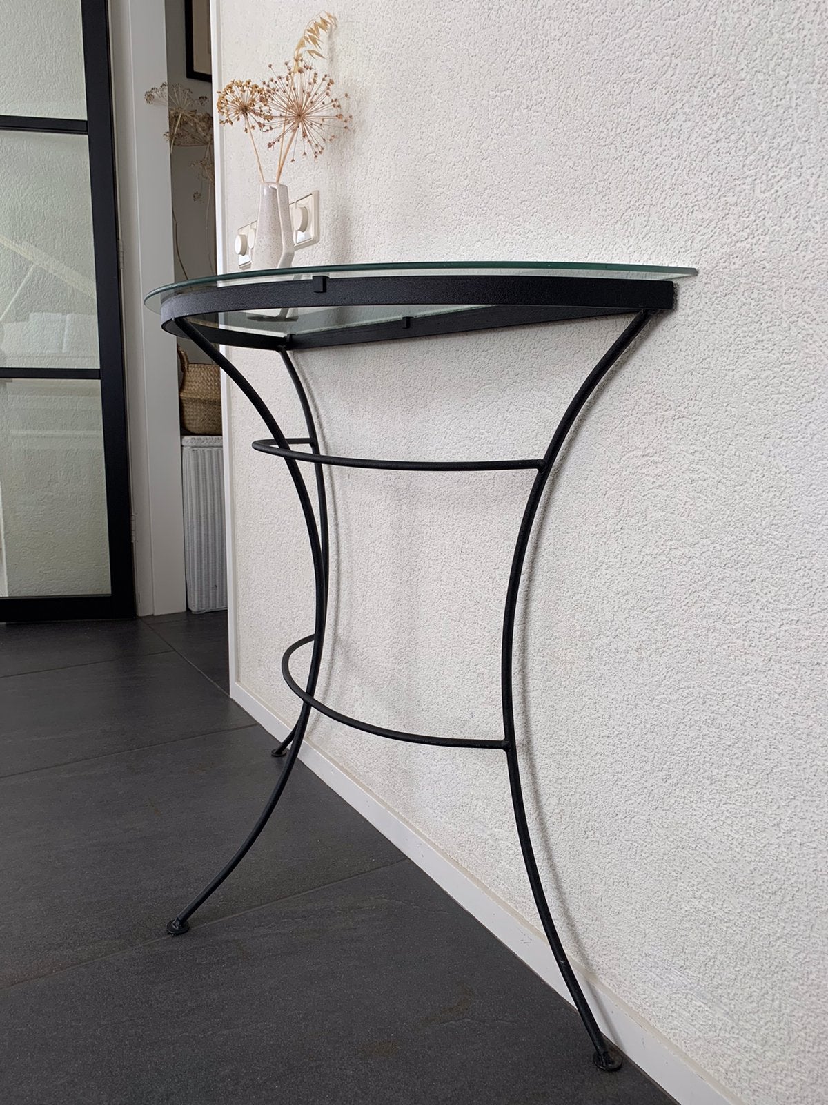Ludieke metalen wandtafel zwart met glasplaat, Huis en Inrichting, Tafels | Sidetables, Ophalen, Gebruikt, 50 tot 100 cm, Glas
