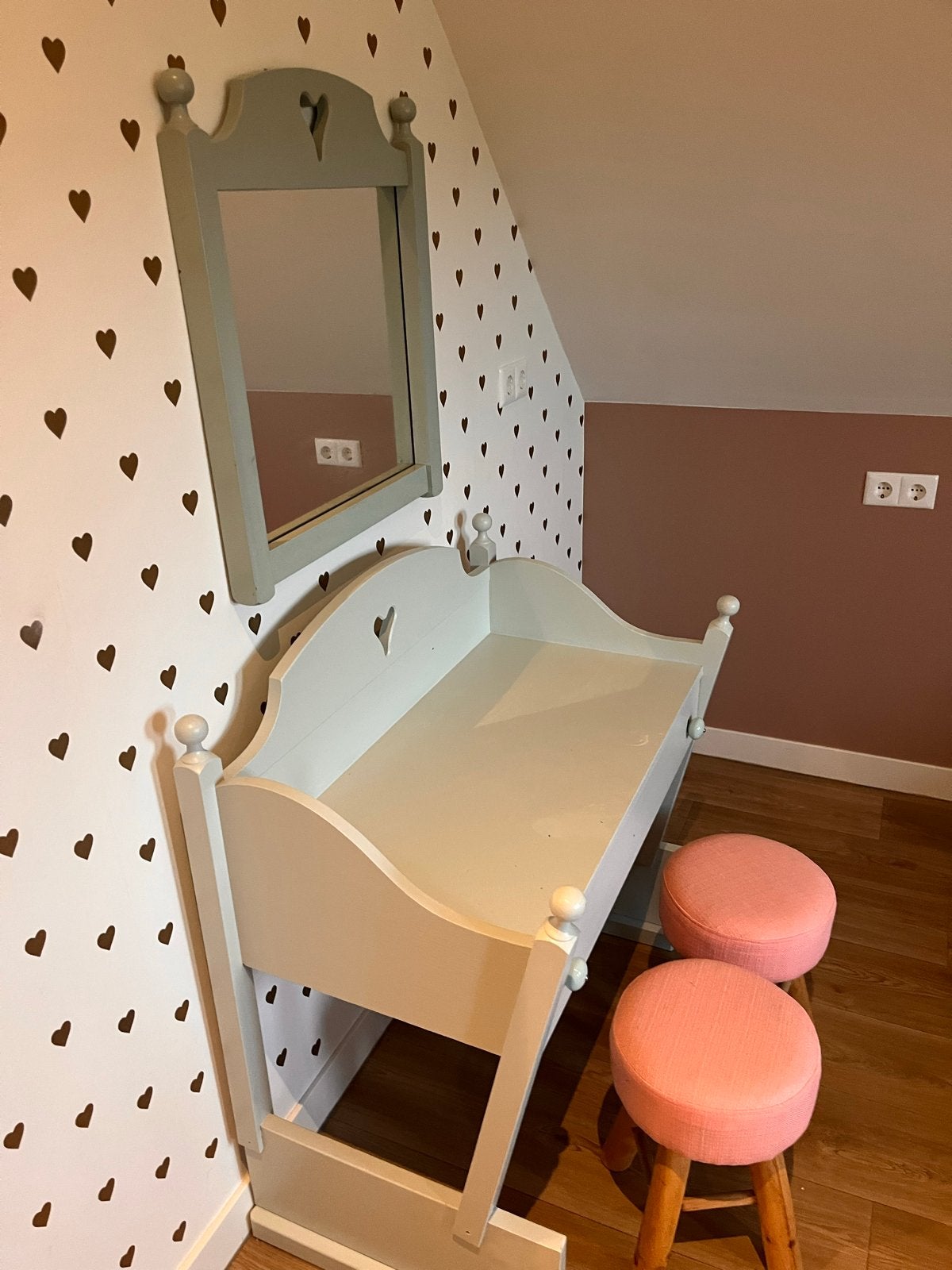 Kaptafel met spiegel en twee roze krukjes, Ophalen, Gebruikt, Tafel(s) en Stoel(en)