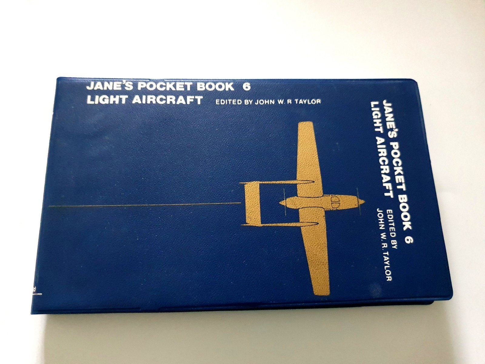 Jane's Pocket Book 6: Light Aircraft (1975), Boeken, Techniek, Gelezen, Overige onderwerpen, Ophalen of Verzenden