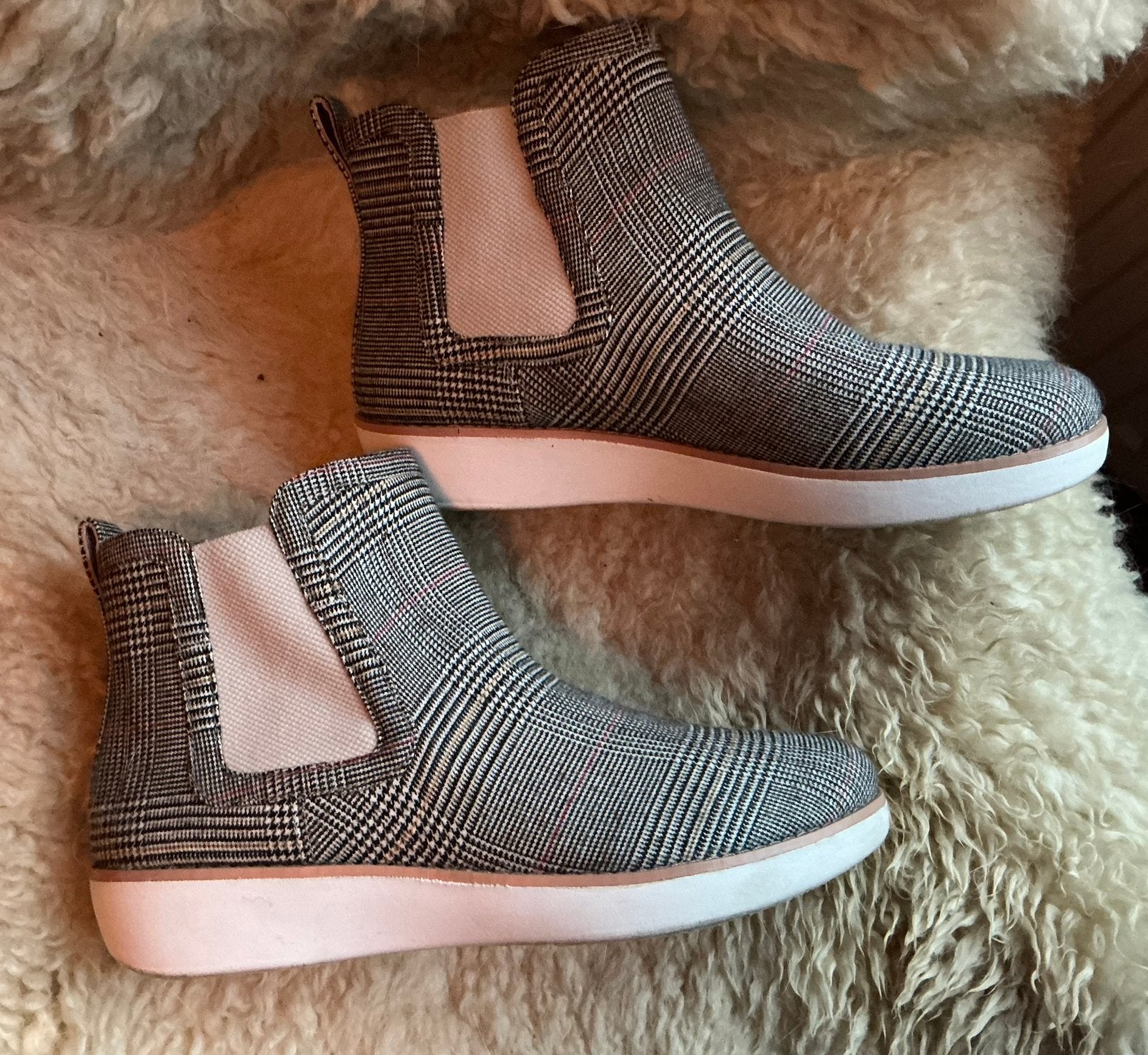 Kort gedragen mooie laarsjes fitflop 37, Kleding | Dames, Schoenen, Zwart, Lage of Enkellaarzen, Ophalen of Verzenden, Zo goed als nieuw