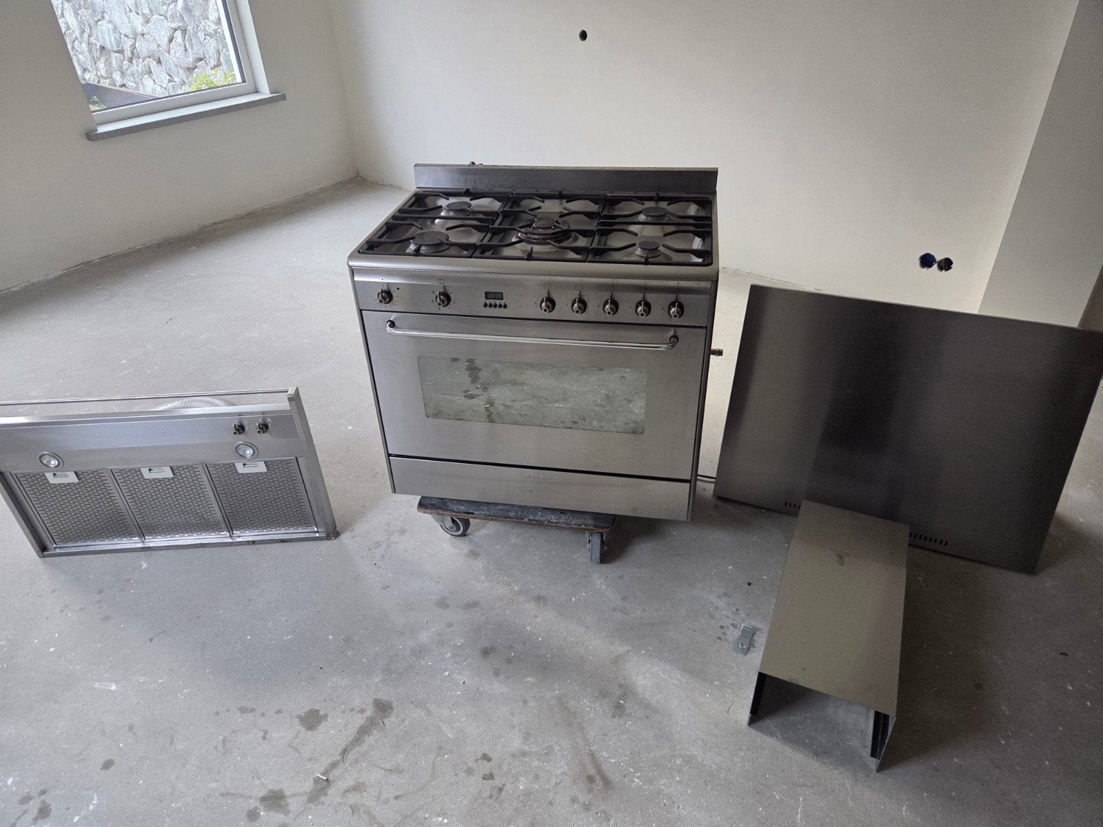 smeg fornuis met oven /afzuigkap en achterwand, Ophalen, Gebruikt, 60 cm of meer, Gas
