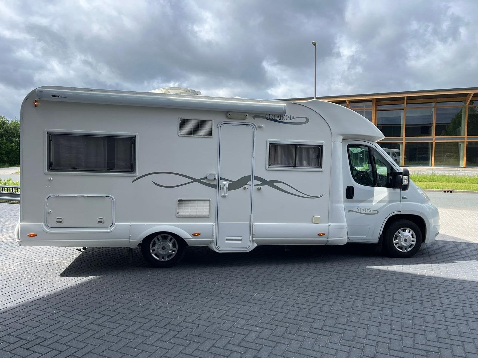 Miller Oklahoma Half-integraal Camper - 4 Slaapplaatsen, Caravans en Kamperen, Campers, Overige merken, Standaard zit, Ringverwarming