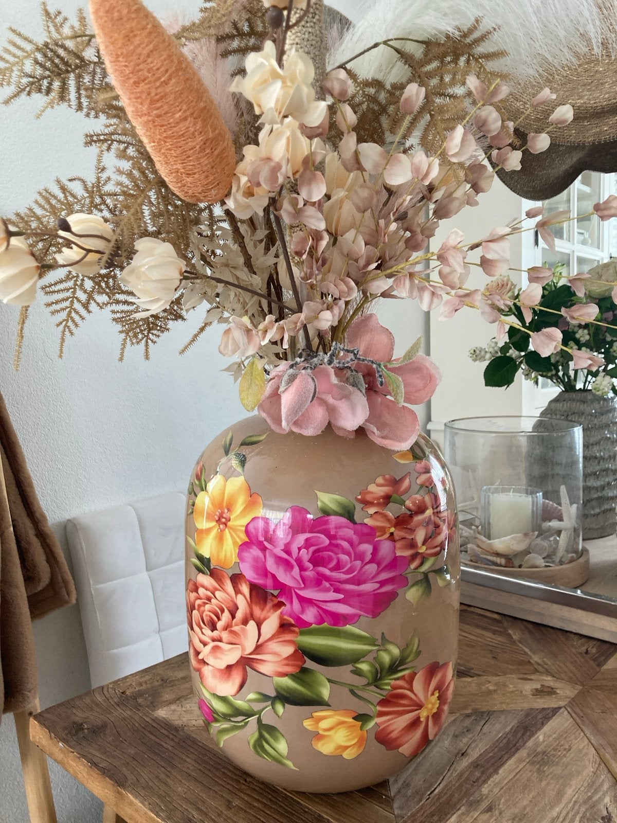 Prachtige handbeschilderde vaas met bloemen, Gebruikt, Handgemaakt, Meerkleurig, Ophalen of Verzenden