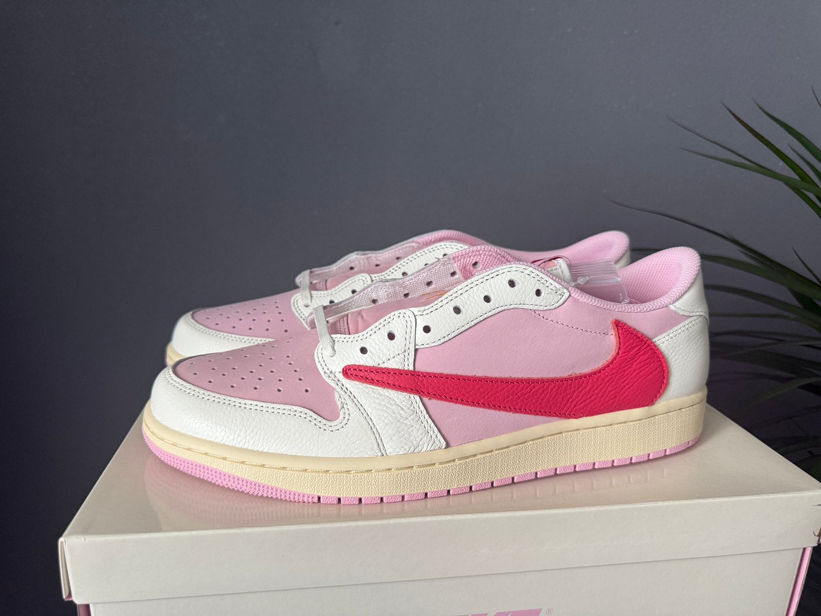 Nike air jordan 1 low x travis scott sail tropical pink 47,5, Ophalen of Verzenden, Zo goed als nieuw, Overige kleuren