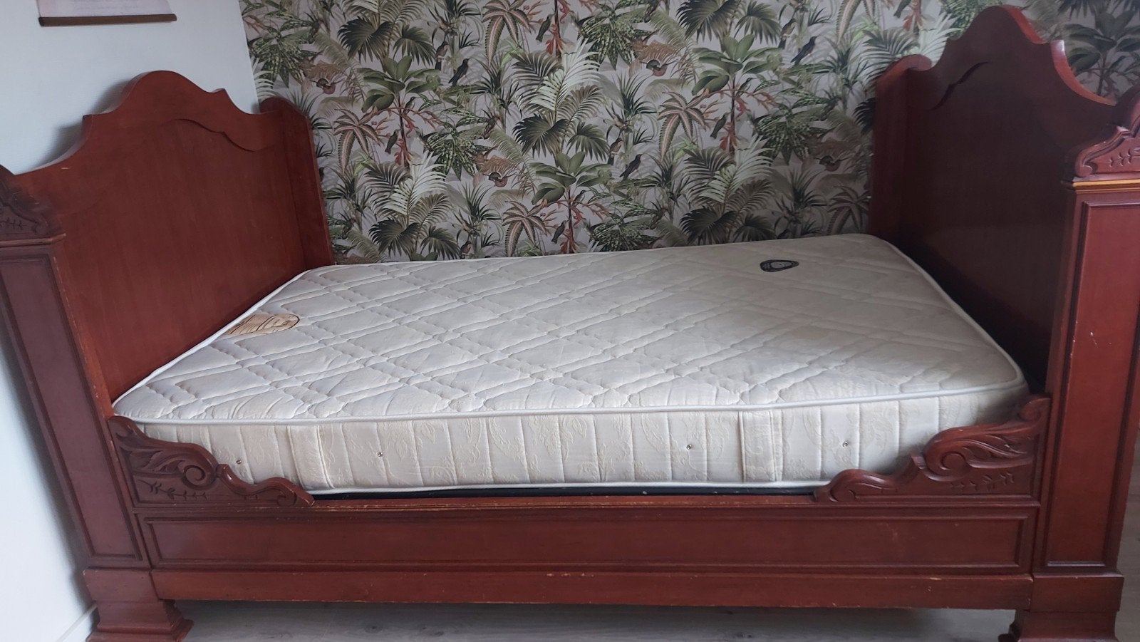 Antiek bed 140x200 met matras en spiraalbodem, Ophalen