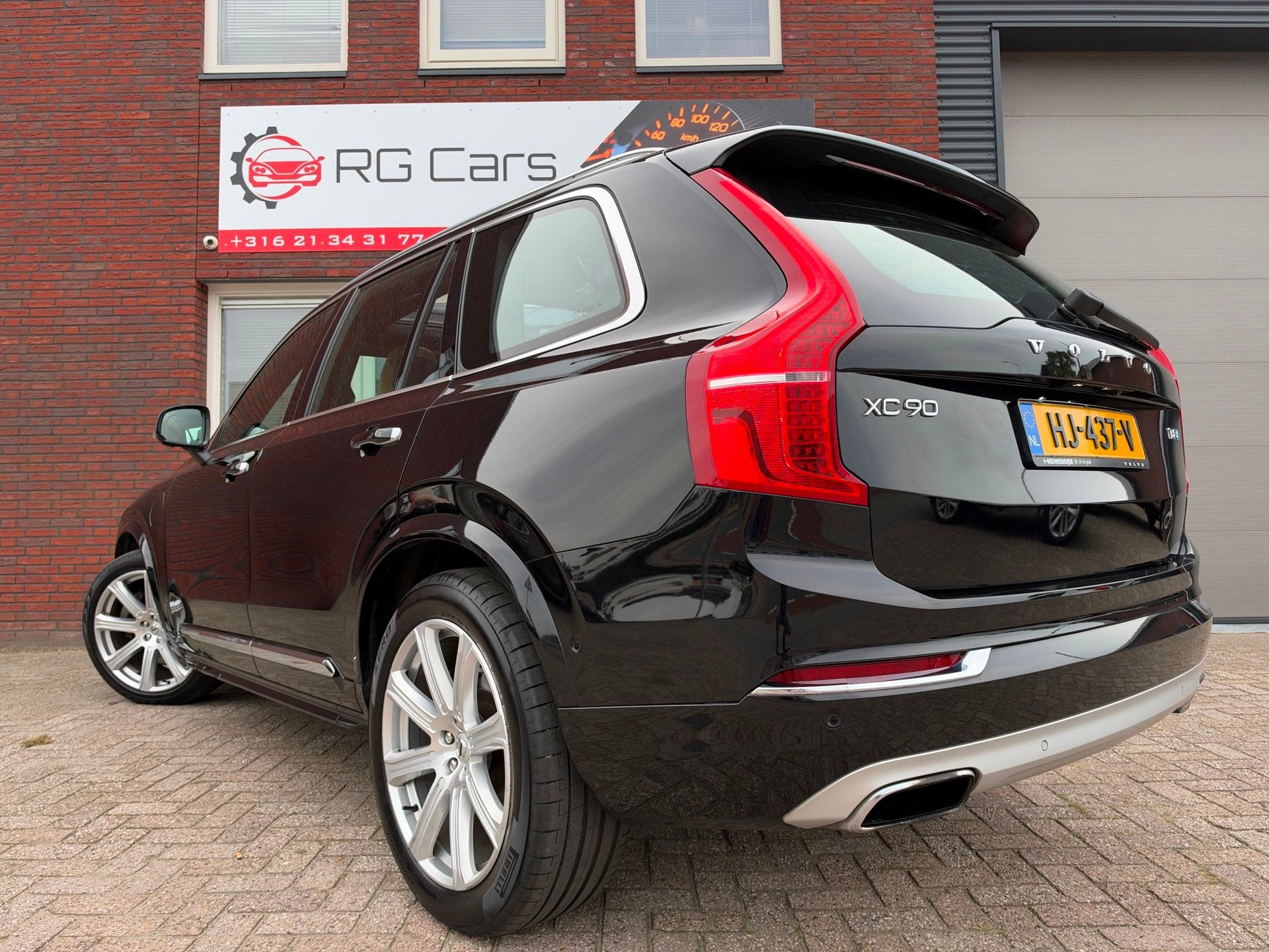 Volvo XC90 2.0 T8 Twin Engine AWD Inscription / Pano / Leder, Dealer onderhouden, Gebruikt, 7 stoelen, Zwart