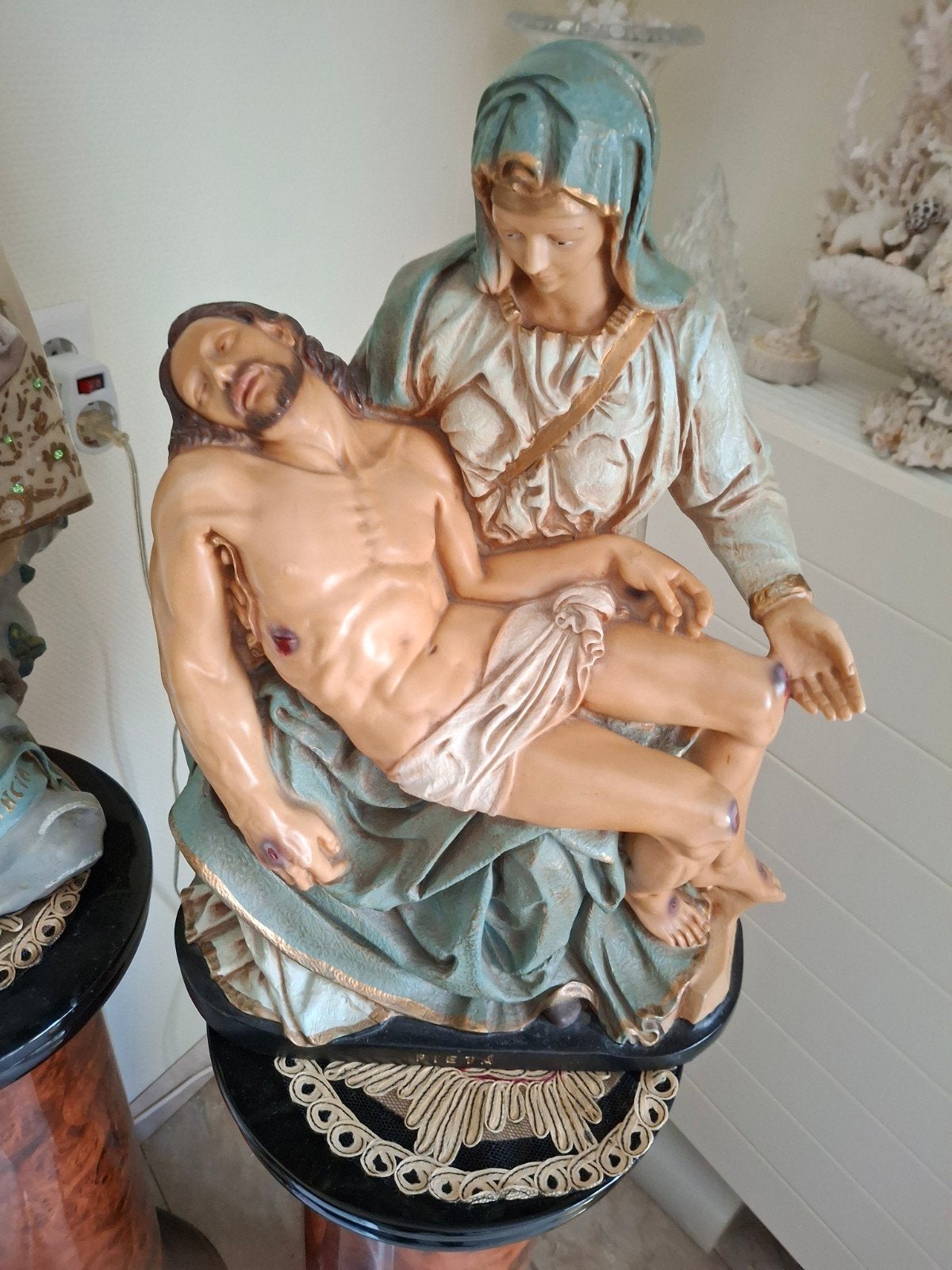 Pieta (Michelangelo) - Gips polychroom - 40 jaar oud, Ophalen
