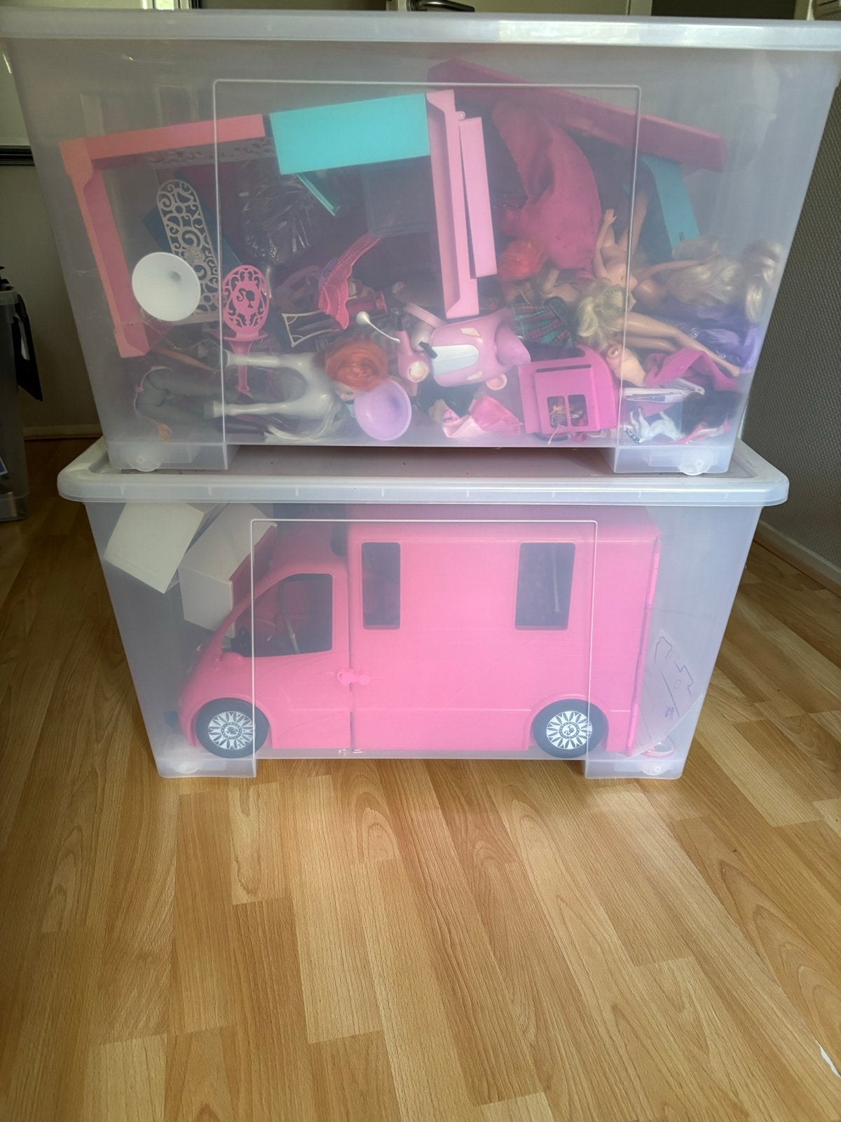 Grote Barbie set met poppenhuis, camper en accessoires, Kinderen en Baby's, Ophalen, Gebruikt, Poppenhuis
