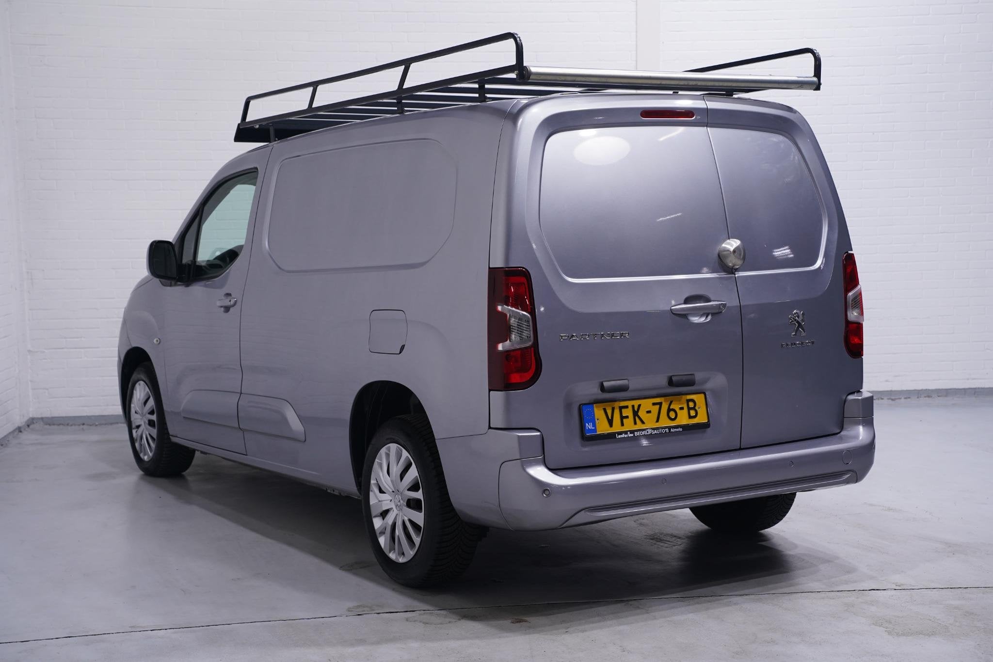Peugeot Partner 1.5 BlueHDI 130 pk L2 Premium Navi, Imperiaa, Stof, Gebruikt, 4 cilinders, 23 km/l