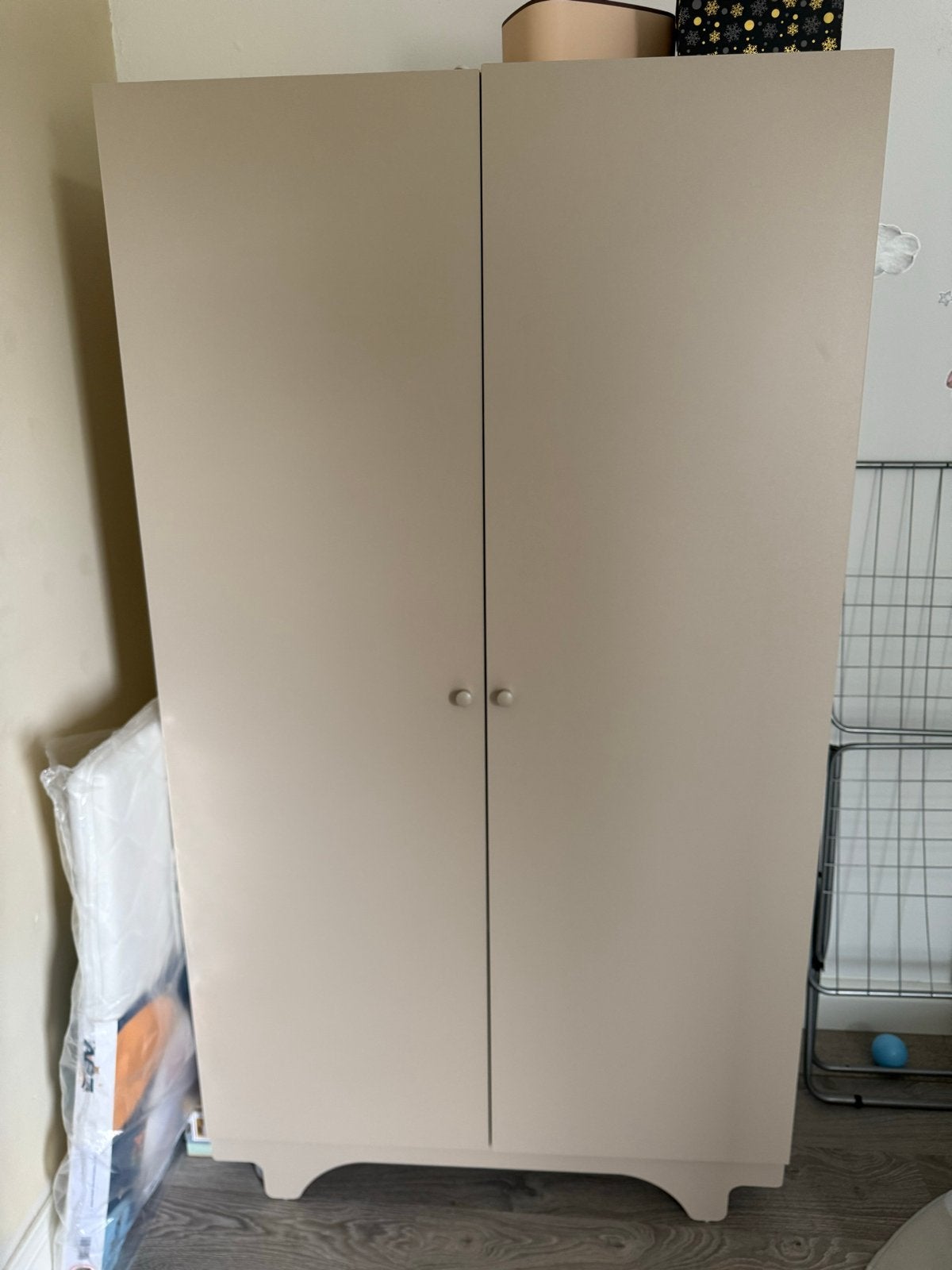 Kledingkast kinderkamer babykamer beige taupe hoge kast, Ophalen, 50 tot 70 cm, 105 cm of meer, 100 cm of meer