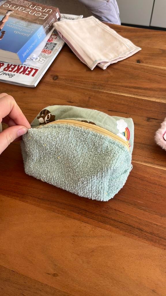 Etuis te koop. Geld gaat naar het goede doel, Ophalen, Nieuw