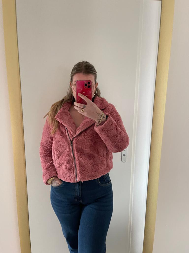 Lekker warme roze fluffy bontjas in maat L, Ophalen of Verzenden, Zo goed als nieuw, Maat 42/44 (L), Roze