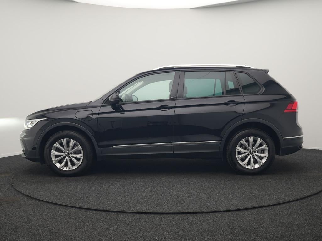 Volkswagen Tiguan 1.4 TSI eHybrid Active PHEV 245pk Dealer O, Auto's, 1716 kg, Stof, 4 cilinders, Zwart