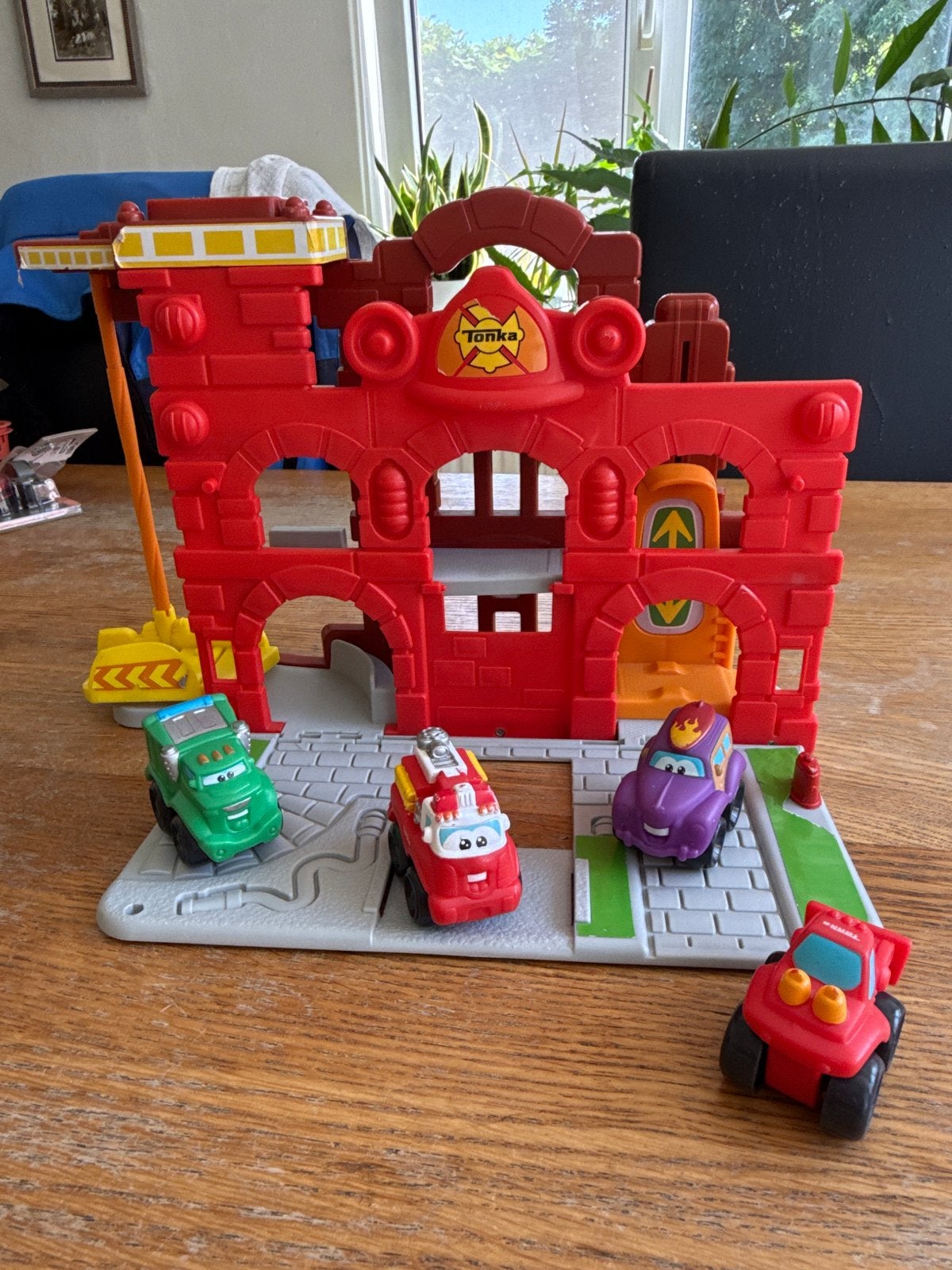Tonka Brandweerkazerne met 4 Voertuigen, Ophalen of Verzenden, Gebruikt, Jongen of Meisje